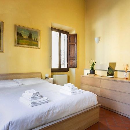 フィレンツェCozy Classic Italian House Near Santa Croce, On The Lungarnoアパートメント エクステリア 写真