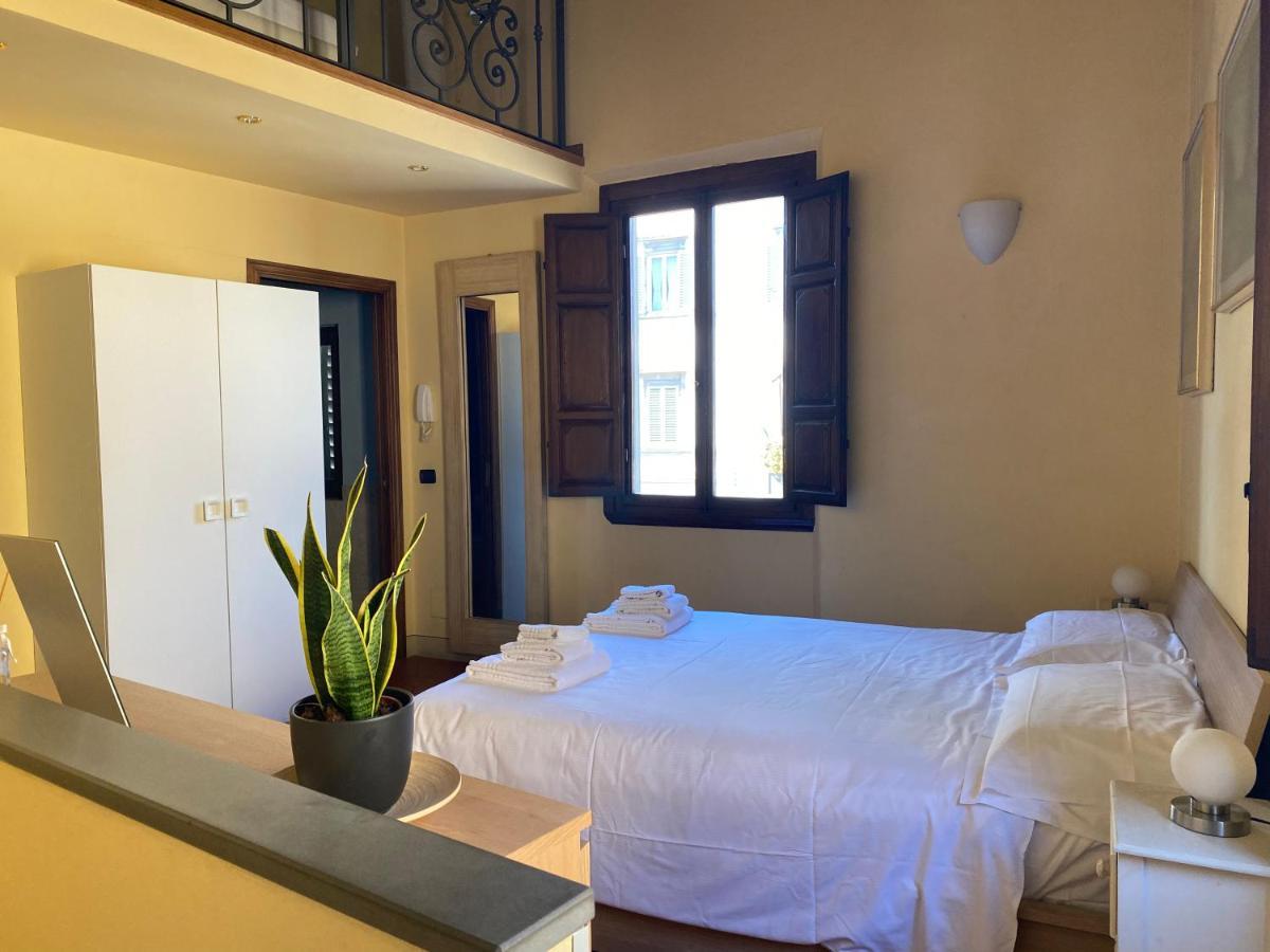 フィレンツェCozy Classic Italian House Near Santa Croce, On The Lungarnoアパートメント エクステリア 写真