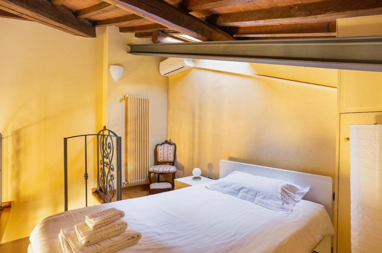 フィレンツェCozy Classic Italian House Near Santa Croce, On The Lungarnoアパートメント エクステリア 写真