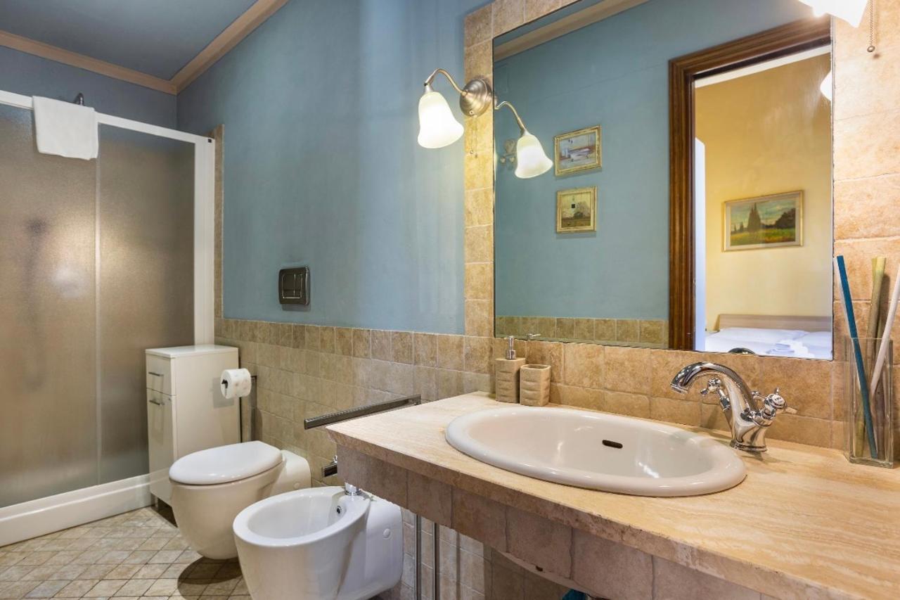 フィレンツェCozy Classic Italian House Near Santa Croce, On The Lungarnoアパートメント エクステリア 写真