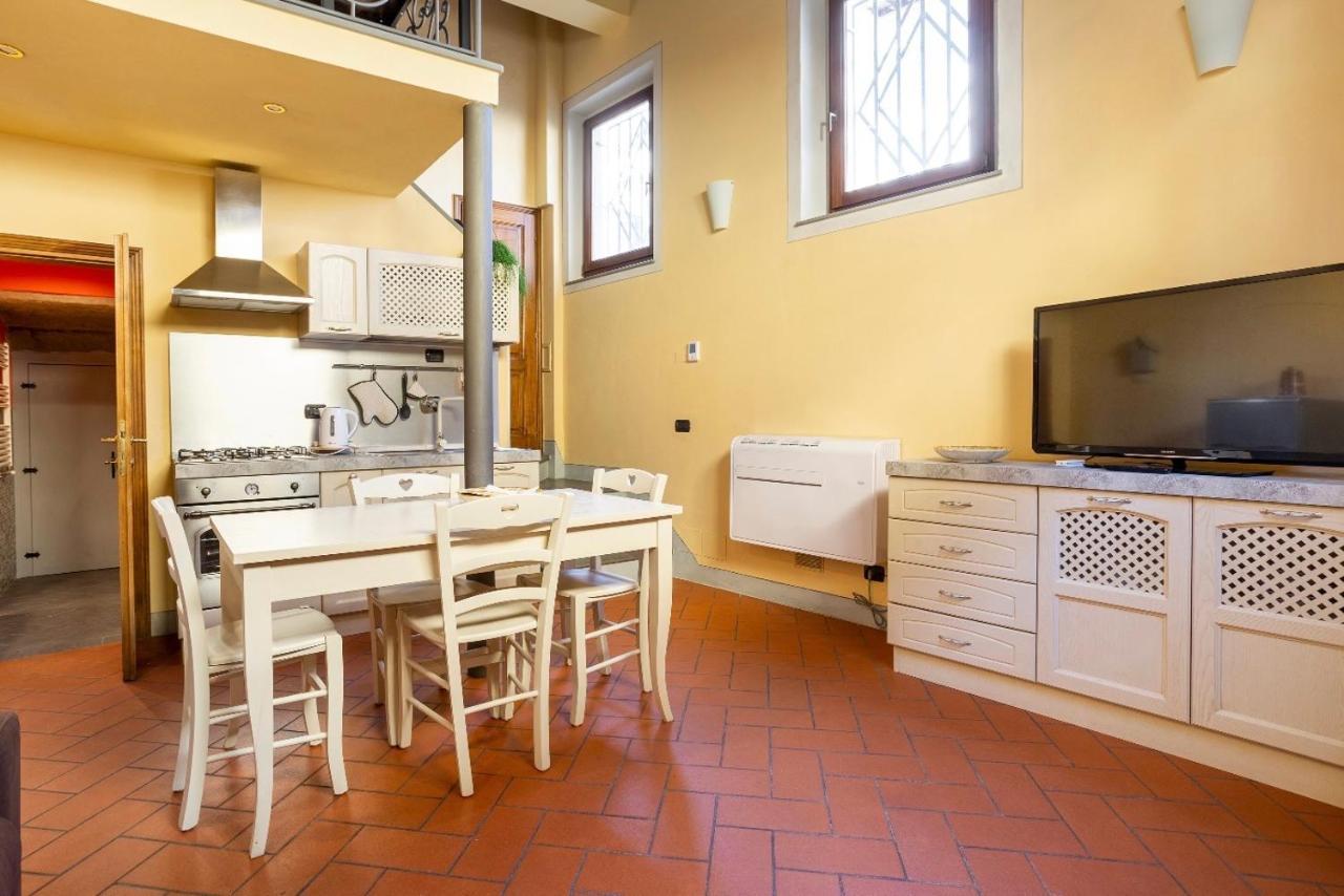 フィレンツェCozy Classic Italian House Near Santa Croce, On The Lungarnoアパートメント エクステリア 写真
