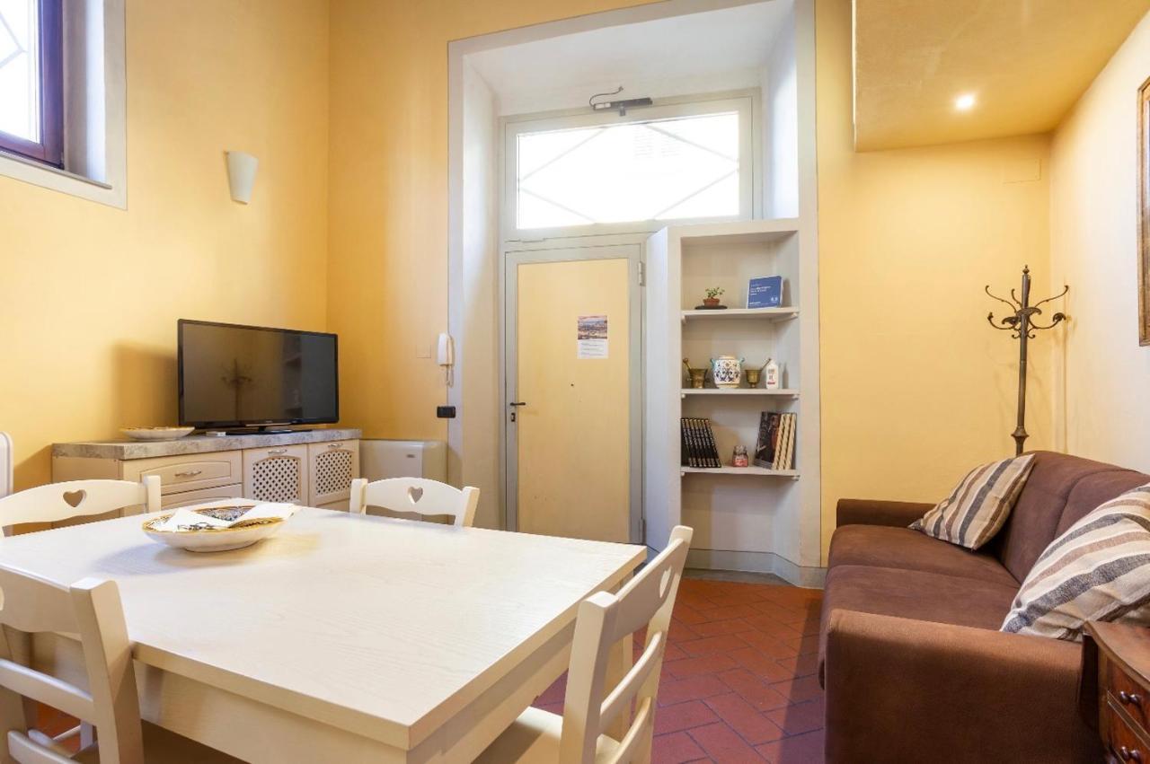 フィレンツェCozy Classic Italian House Near Santa Croce, On The Lungarnoアパートメント エクステリア 写真
