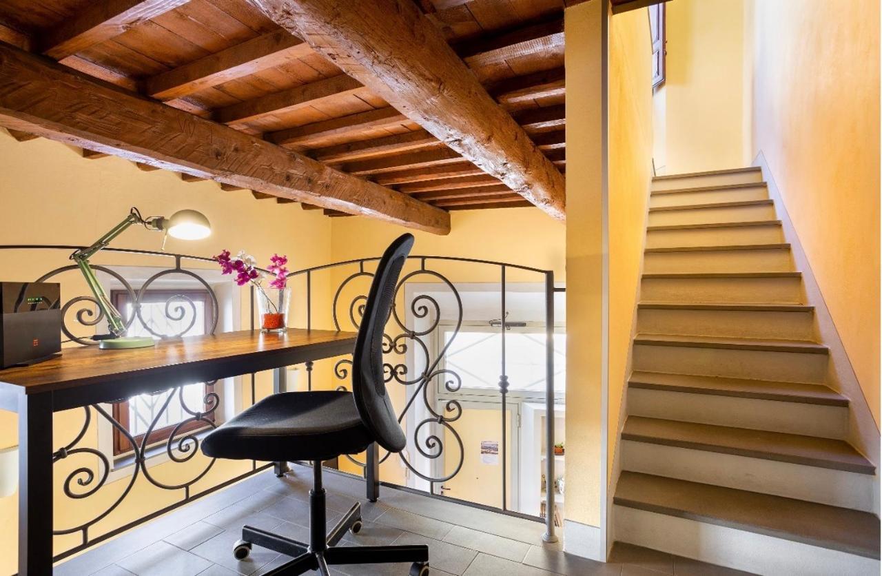 フィレンツェCozy Classic Italian House Near Santa Croce, On The Lungarnoアパートメント エクステリア 写真