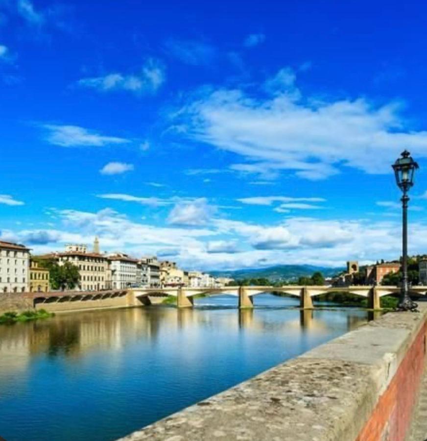 フィレンツェCozy Classic Italian House Near Santa Croce, On The Lungarnoアパートメント エクステリア 写真